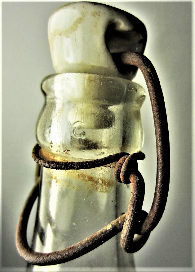 Glenshaw Deco Bottle With G On Lip .jpg