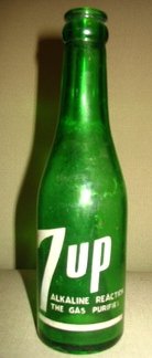 7up Bottle O-I 1935 - Front - Collector's Weekly (138x324).jpg