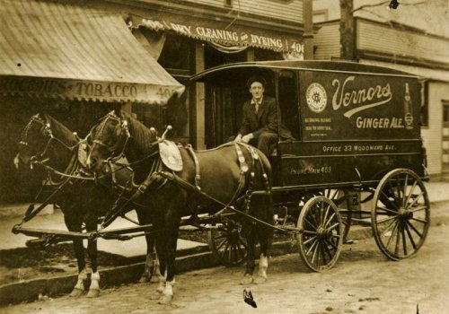 Vernor 33 Woodward Avenue on wagon circa 1909.jpg
