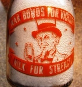 WWII Milk Bottle 1944 Owens Illinois Detroit, Mich..jpg