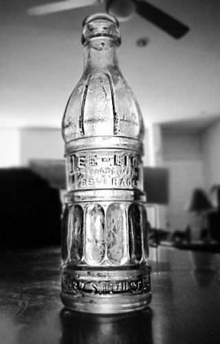 DEE-LIGHT pop bottle.jpg