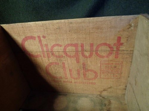 Sturdy Bilt Cliquot  Club Flower City (1).jpg