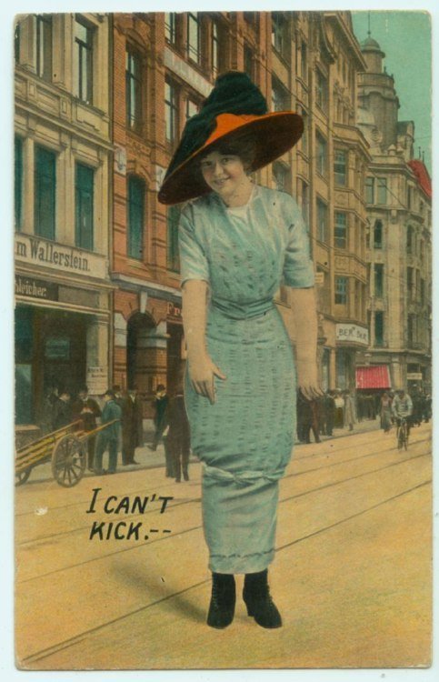 Hobble Skirt Postcard 1912.jpg