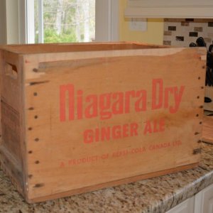 Medium Niagara Dry crate with orange lettering - side view