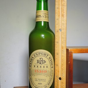 1940 Rainier Extra Export Stout Beer Bottle (1)