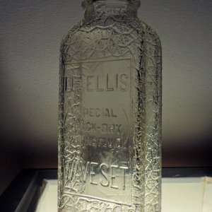 1930's Dr. Ellis Waveset Bottle (4)