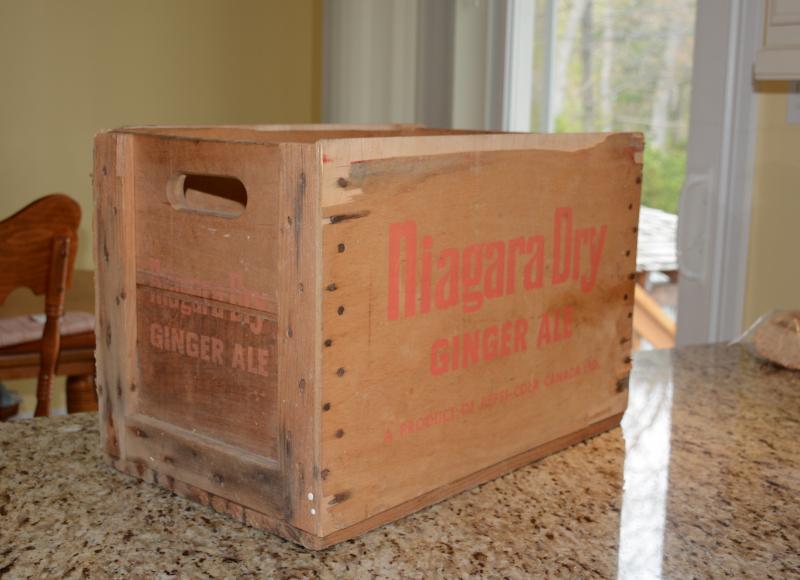 Medium Niagara Dry crate with orange lettering - side view