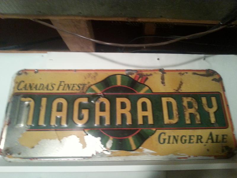Niagara Dry - Canada's Finest Ginger Ale (rough condition).
