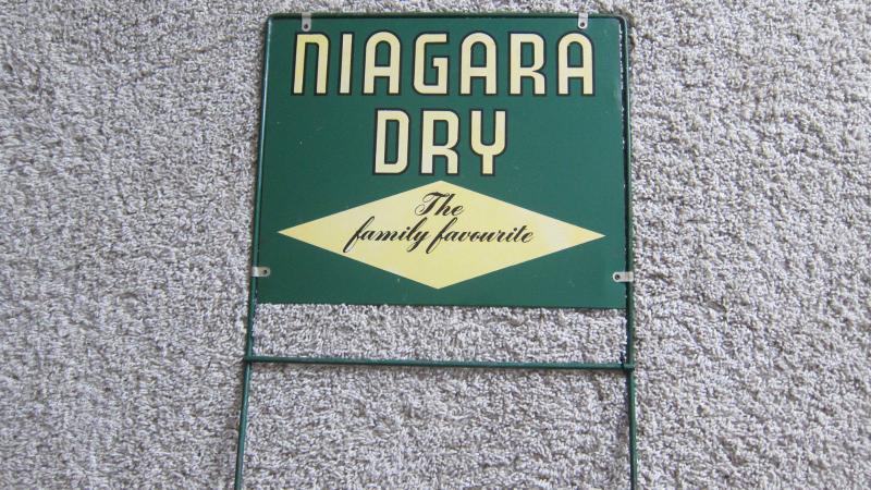 Niagara Dry - The Family Favourite advertising sign